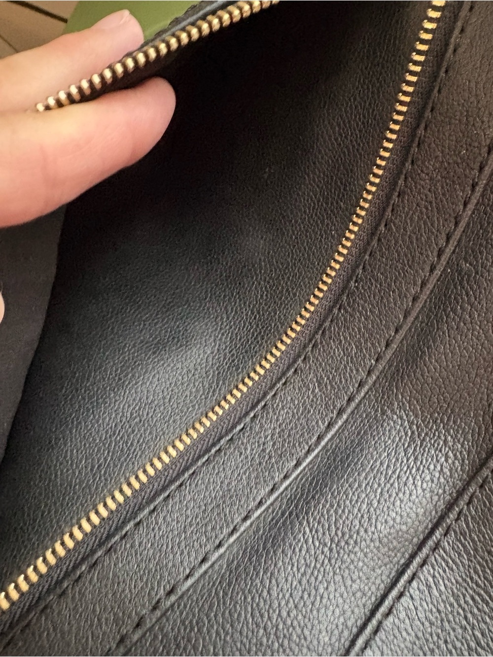 See by Chloé Black Leather Tote Bag Stitched Front Logo - Model 03-12-88-65 - Picture 11 of 17